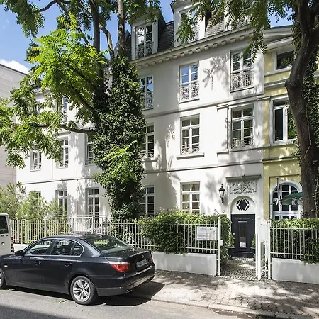 Dirazi Guesthouse & Apartments Gmbh